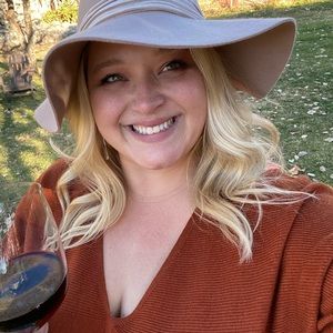 Meet your Posher, Cassandra